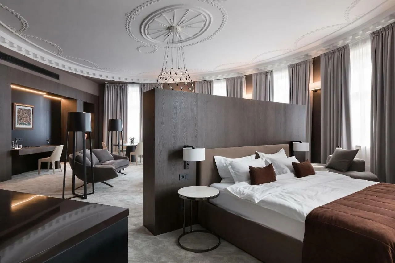 Bankhotel Lviv 5*,